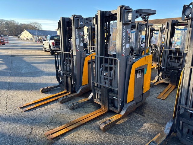 Jungheinrich ETR230A 3000 lb Electric Forklift