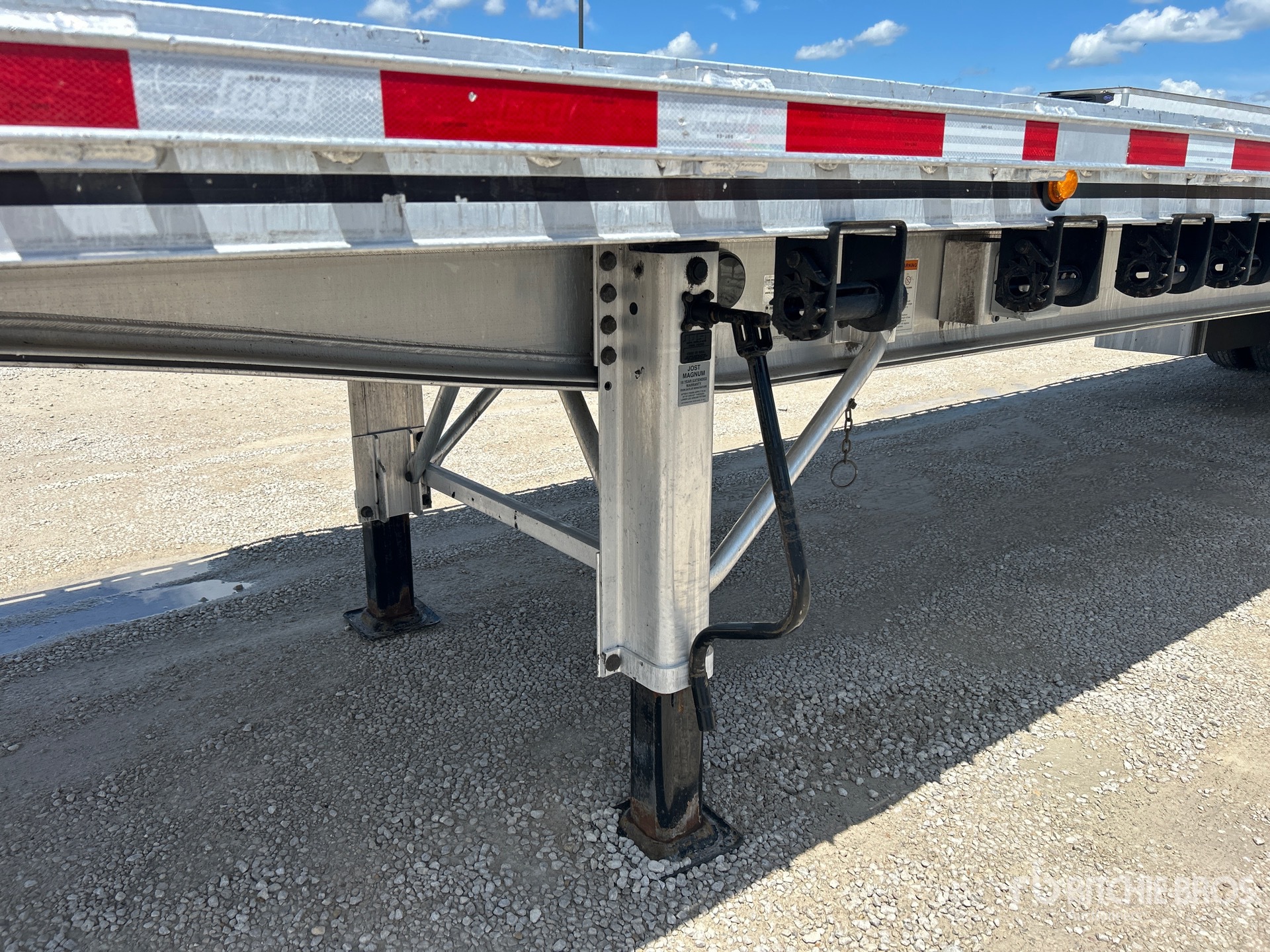 2024 East 53 FT T/A