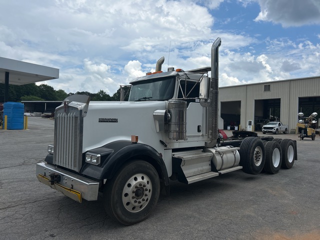 2011 Kenworth W900 8x4 Tri/A Day Cab Truck Tractor