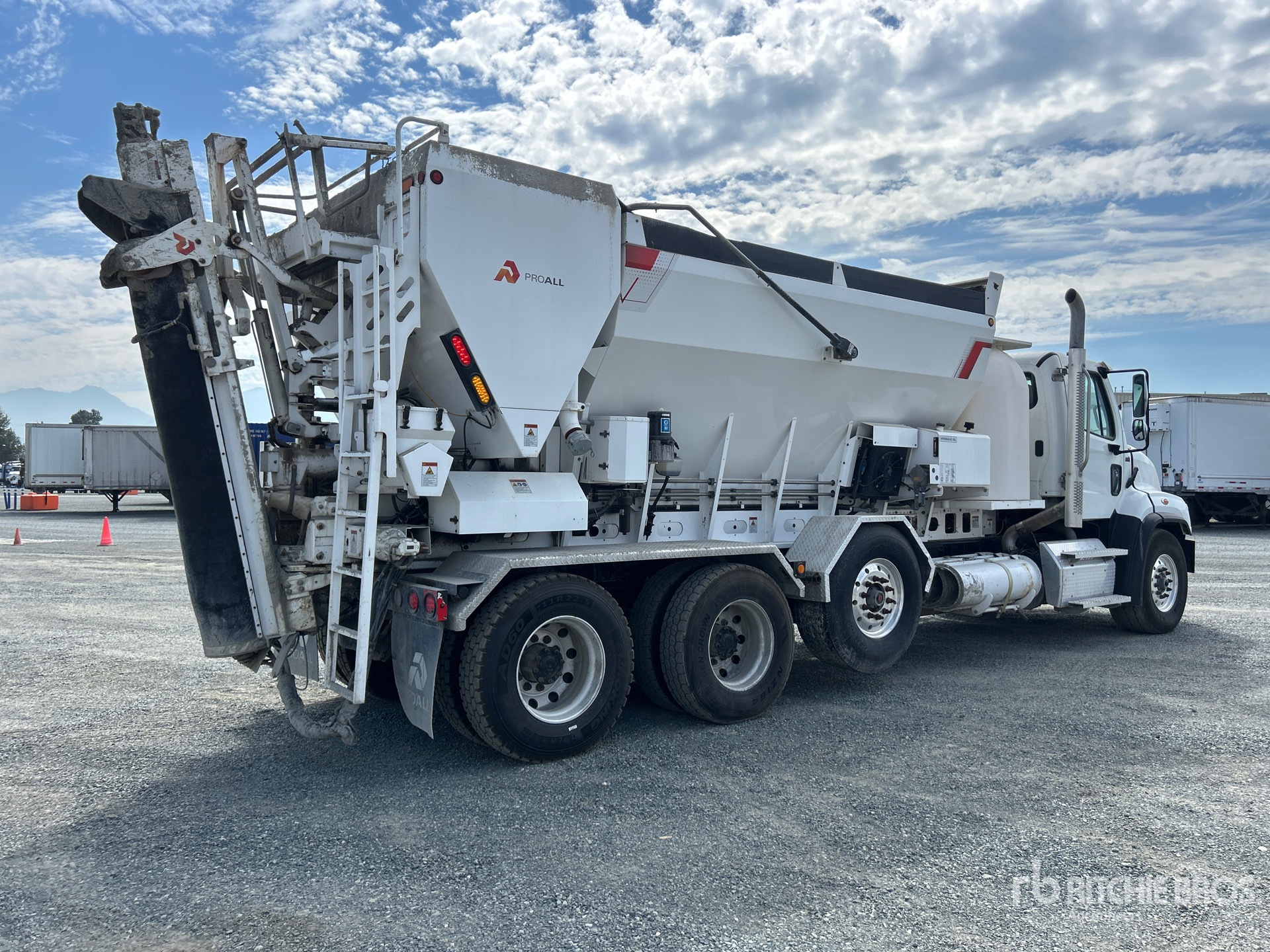 2024 Freightliner 114SD