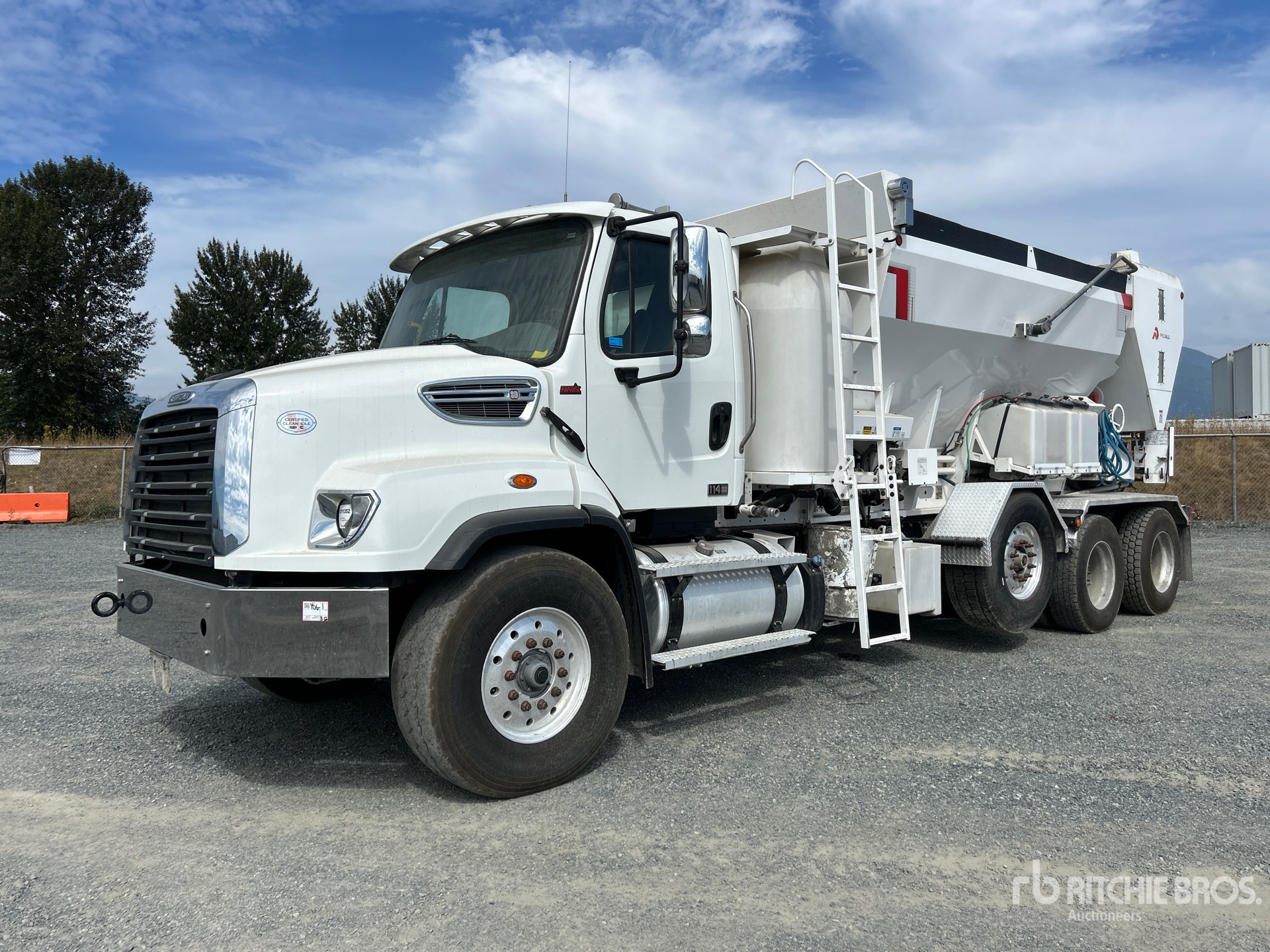 2024 Freightliner 114SD