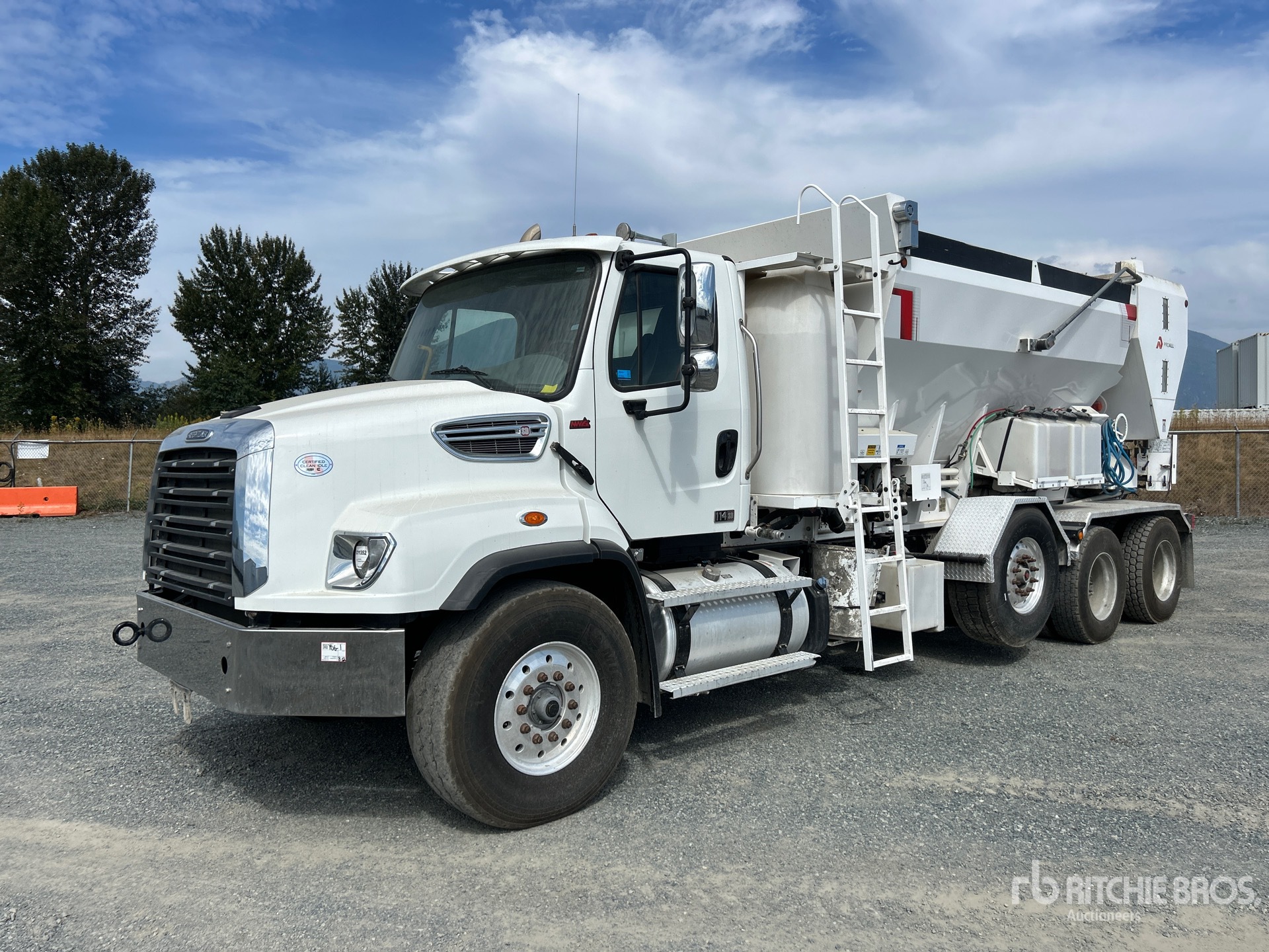 Photo of 2024 Freightliner 114SD