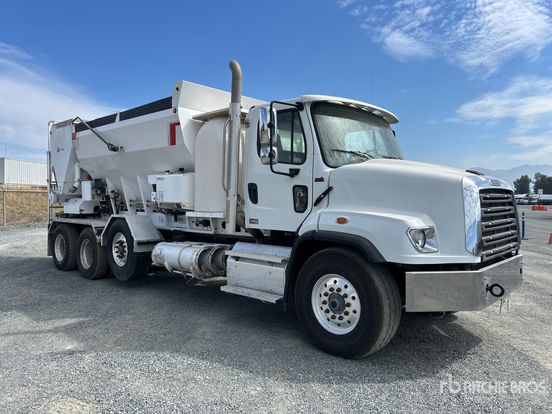 2024 Freightliner 114SD