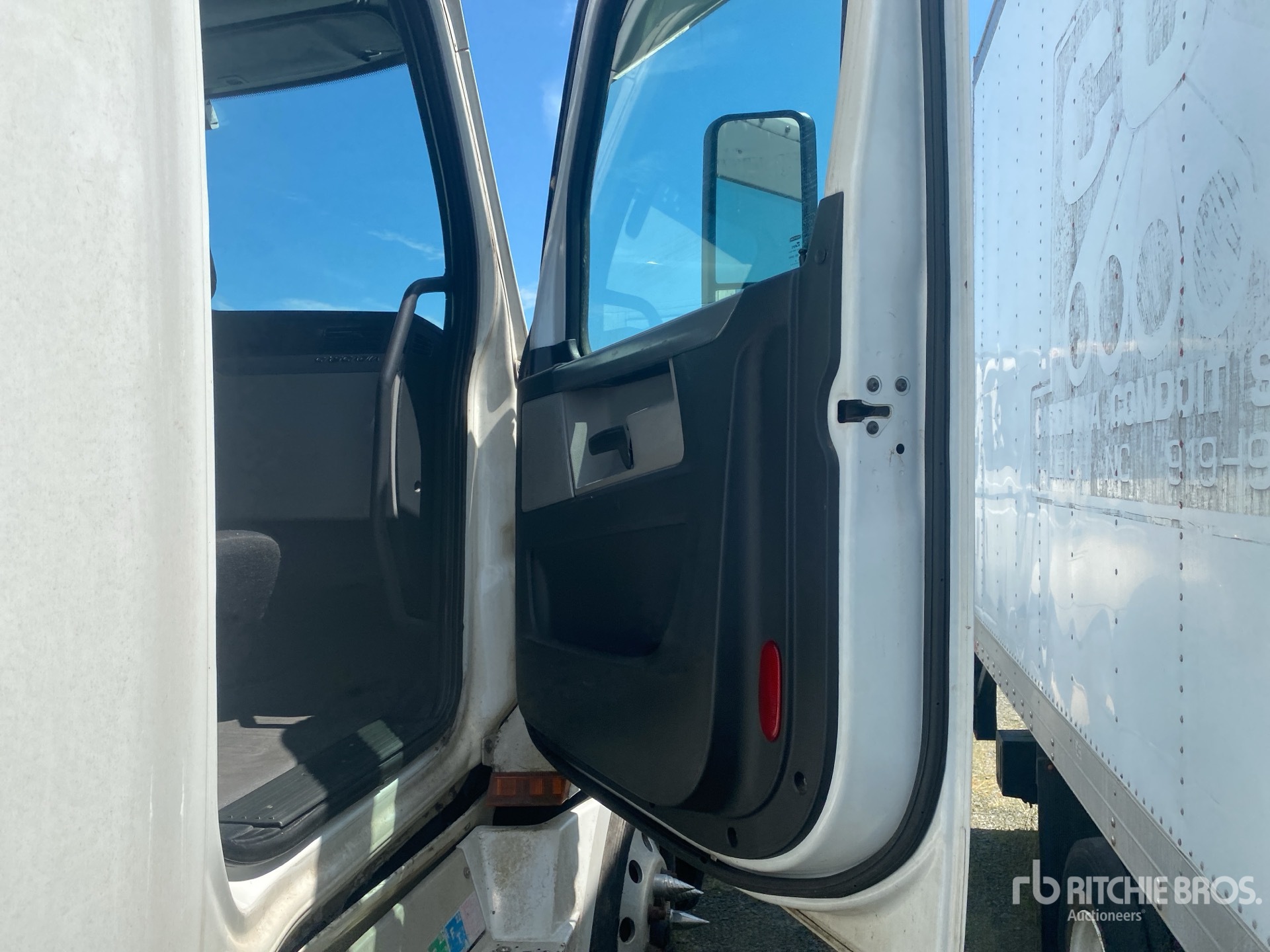 2019 Freightliner CASCADIA 126