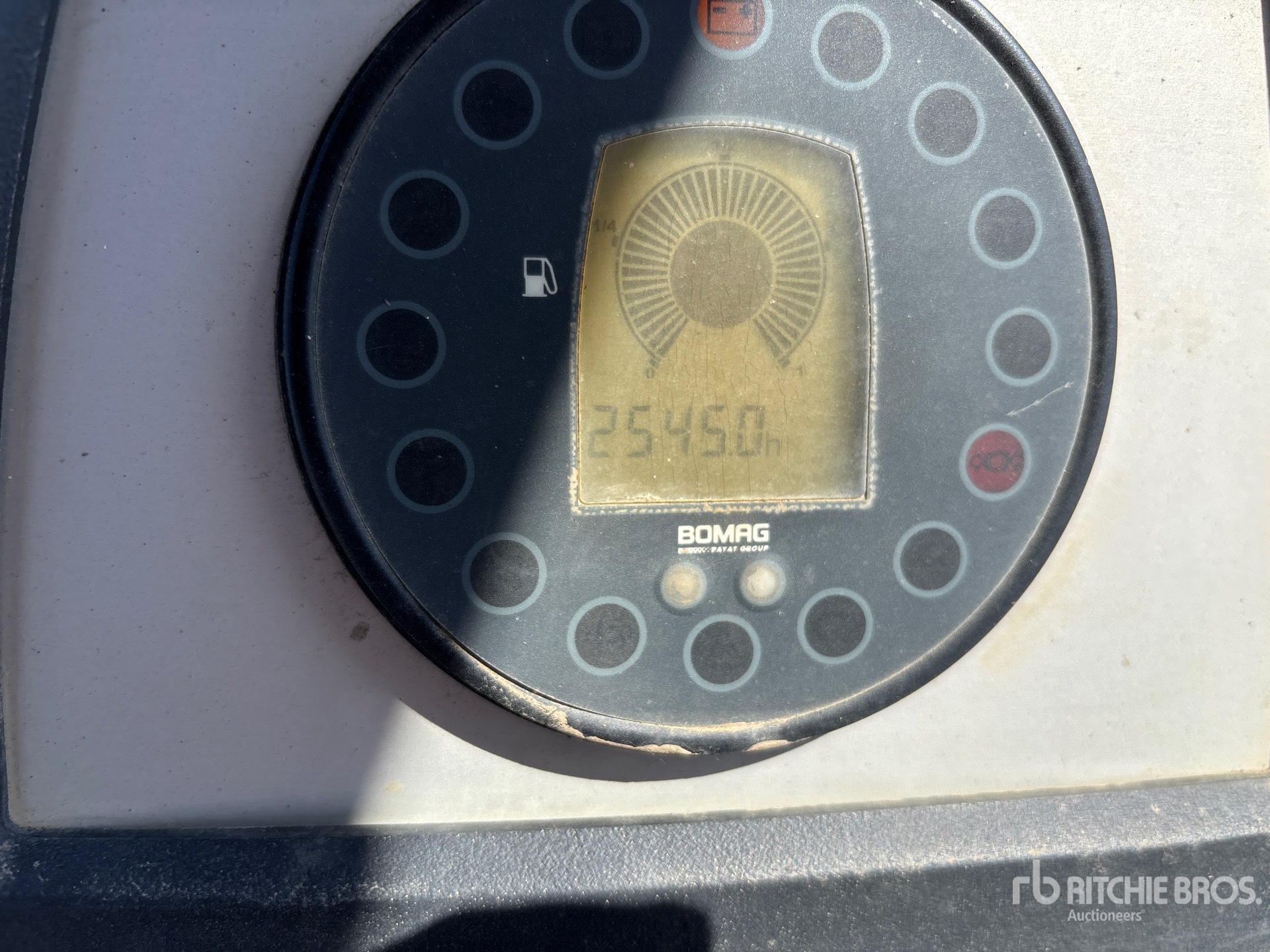 General Appearance with Hour Meter / Odometer