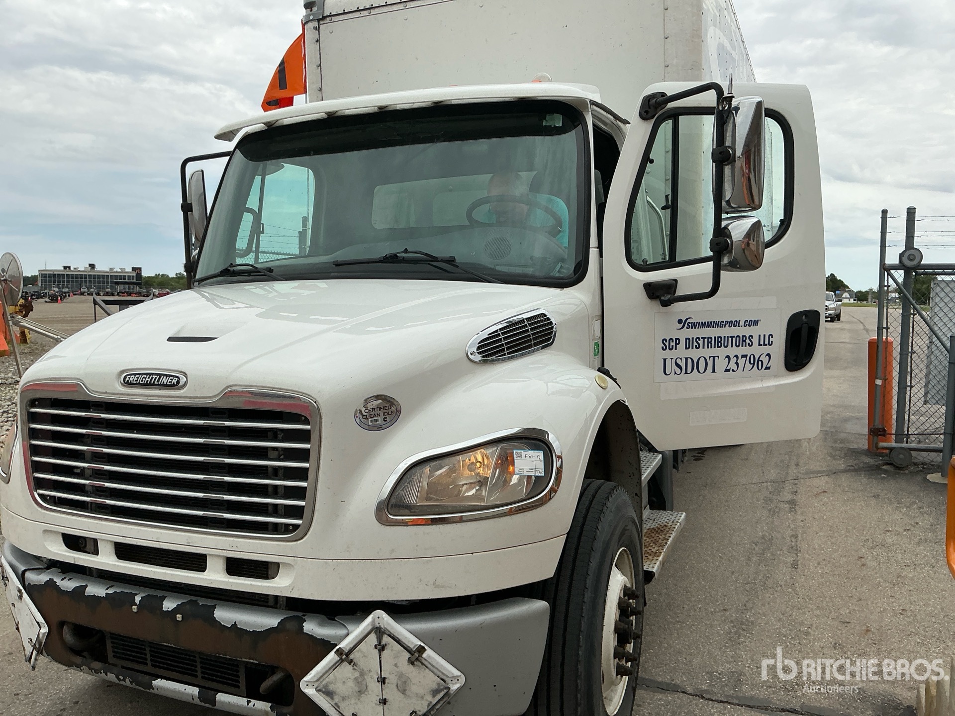 2017 Freightliner M2 106