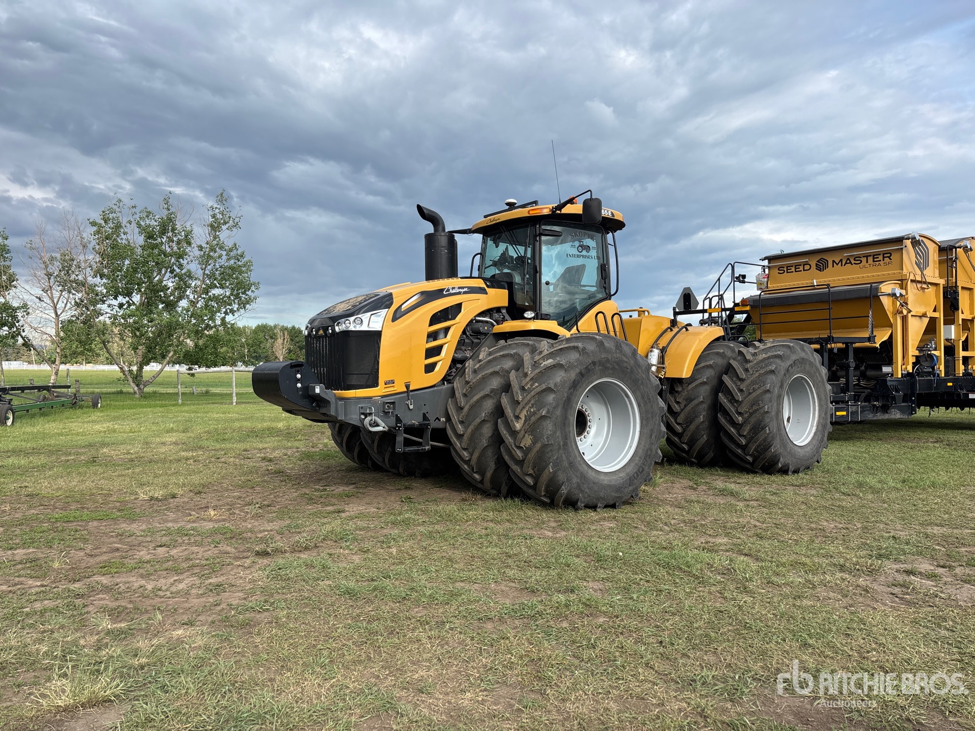 Photo of a 2018 Challenger MT965E