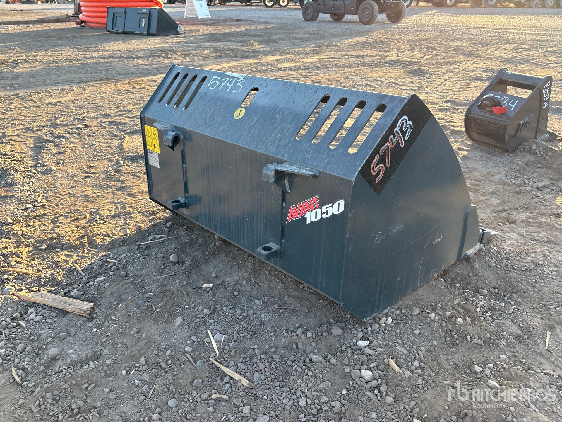 General Appearance with Picture, Right Rear Corner