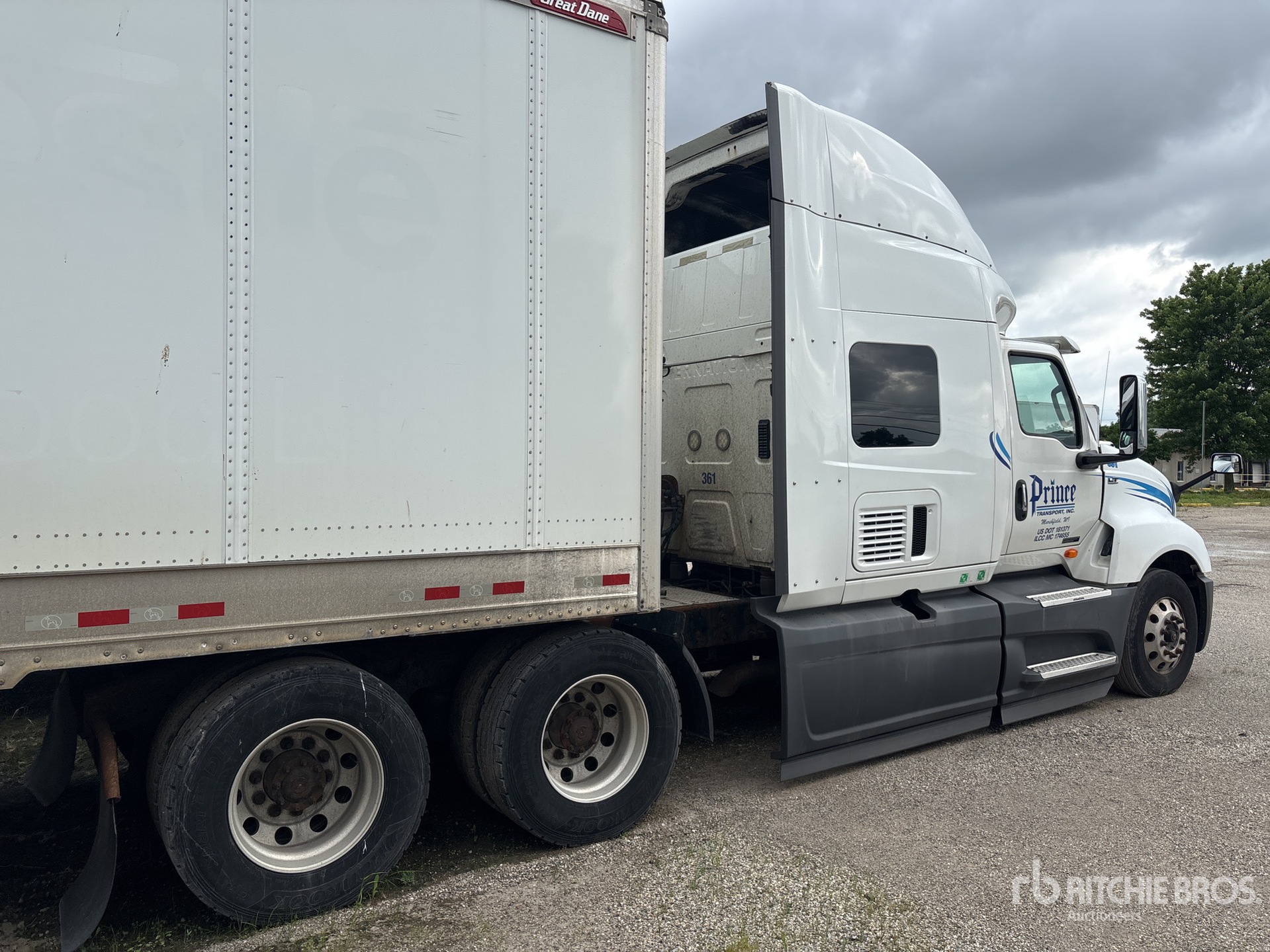 General Appearance with Picture, Right Rear Corner