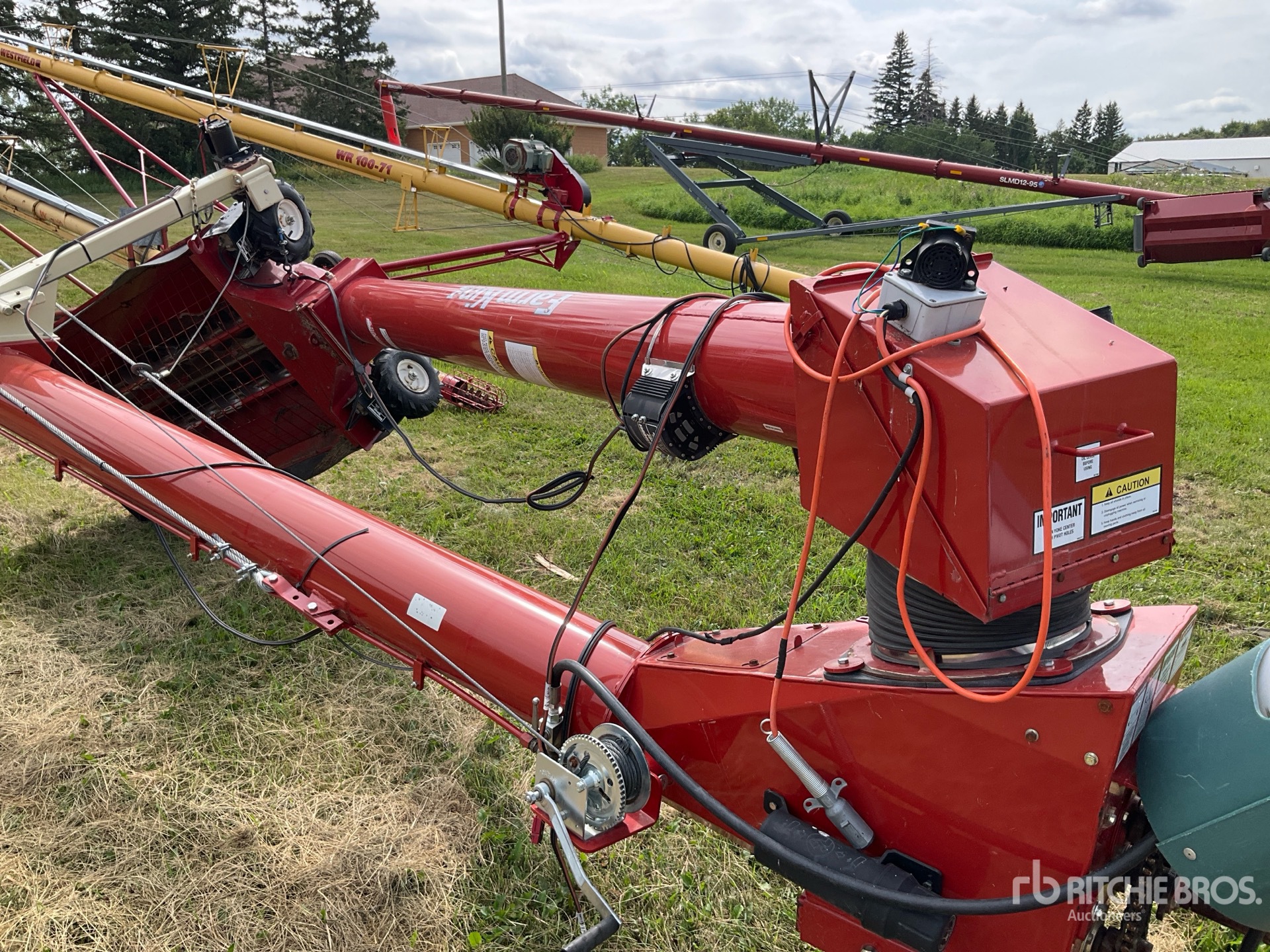 2017 Farm King 1070