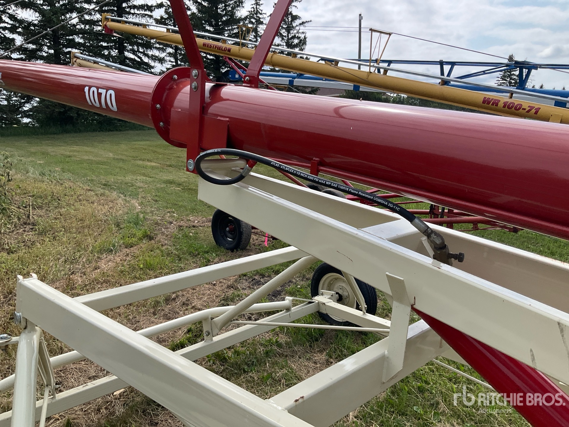 2017 Farm King 1070