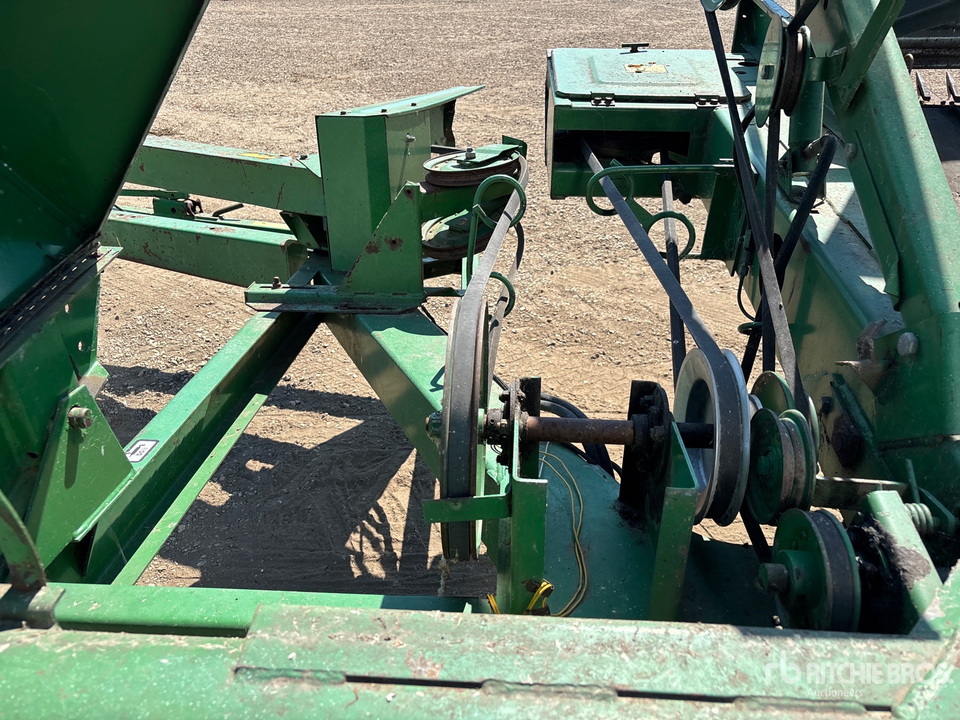 John Deere 590