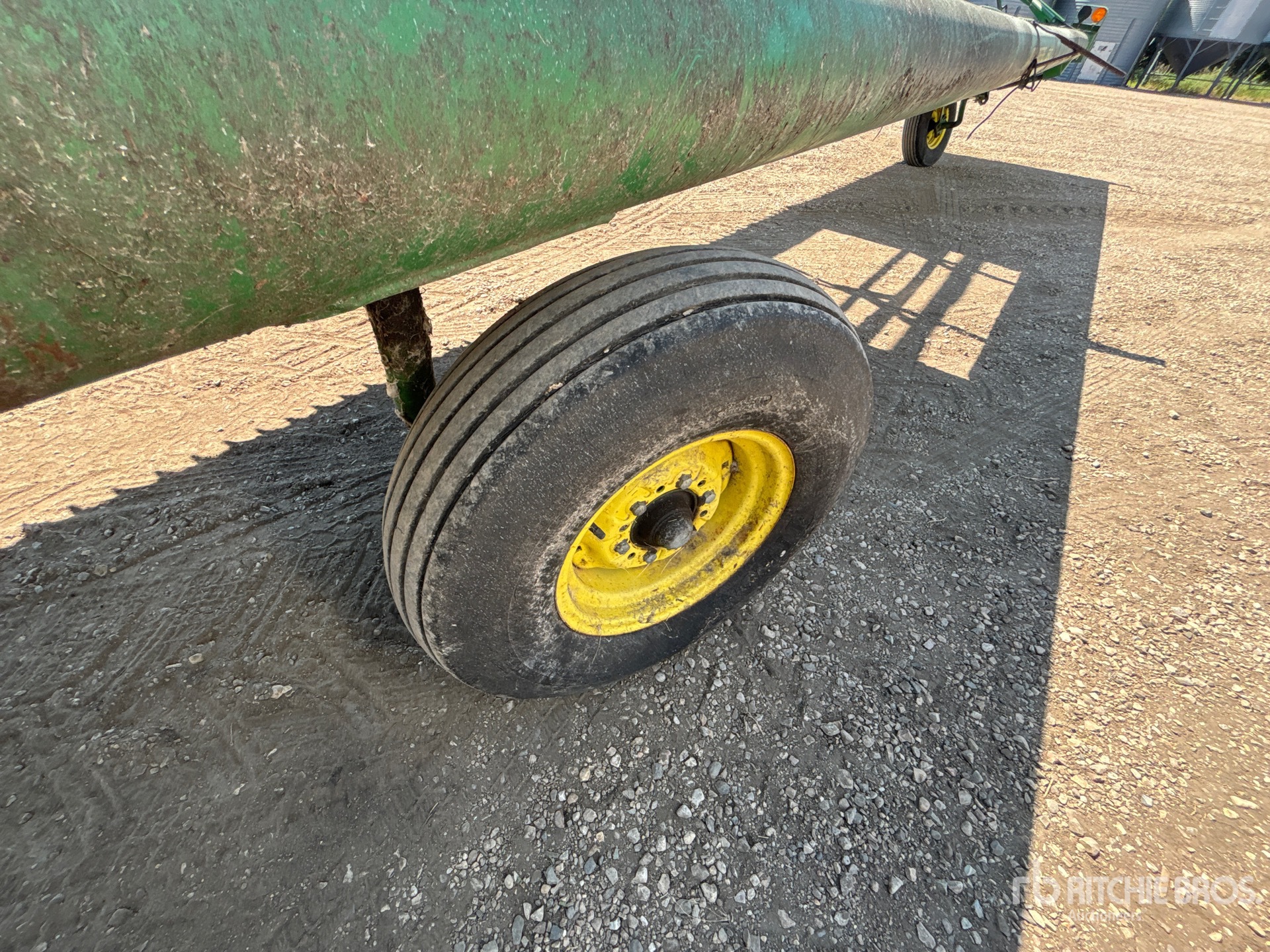 John Deere 590