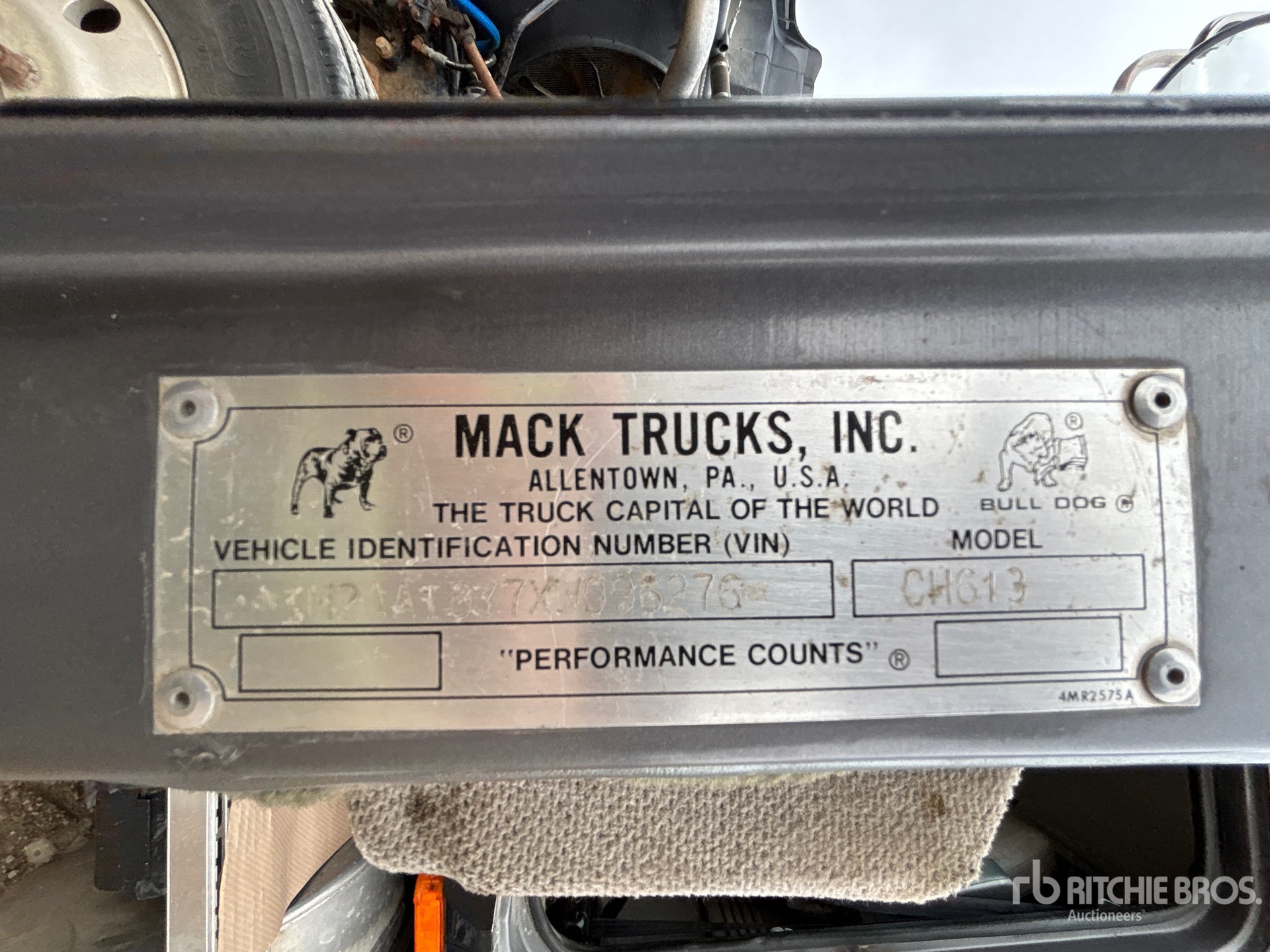 1999 Mack CH613