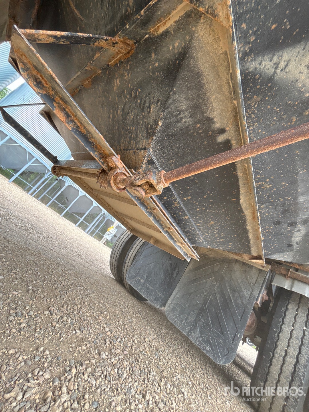 2001 Advance 42 FT TRI/A
