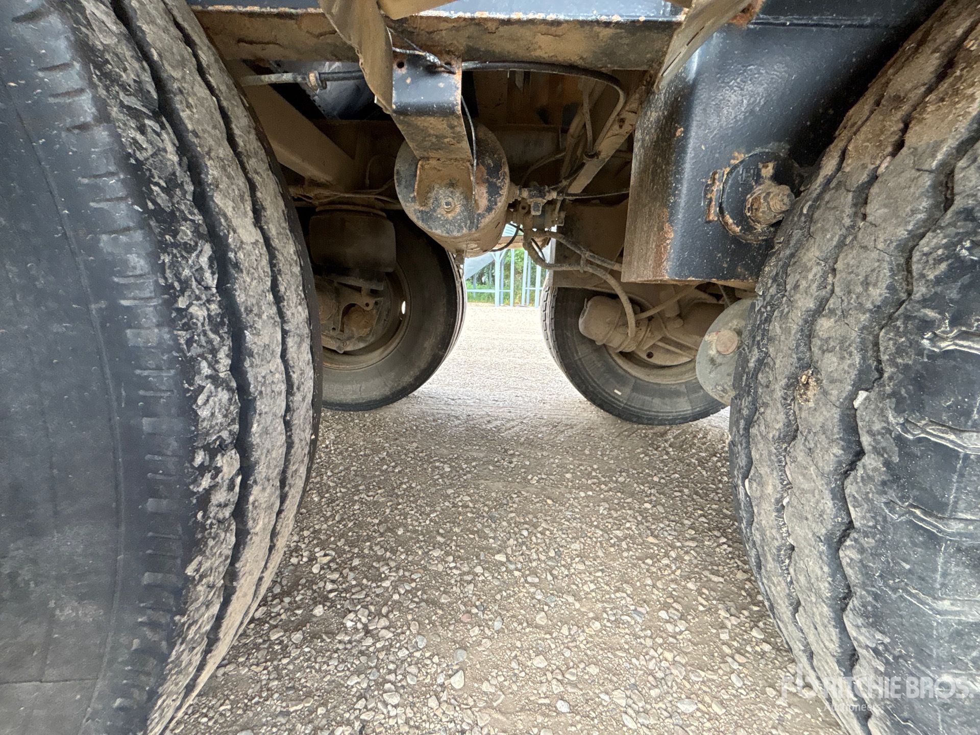 2001 Advance 42 FT TRI/A