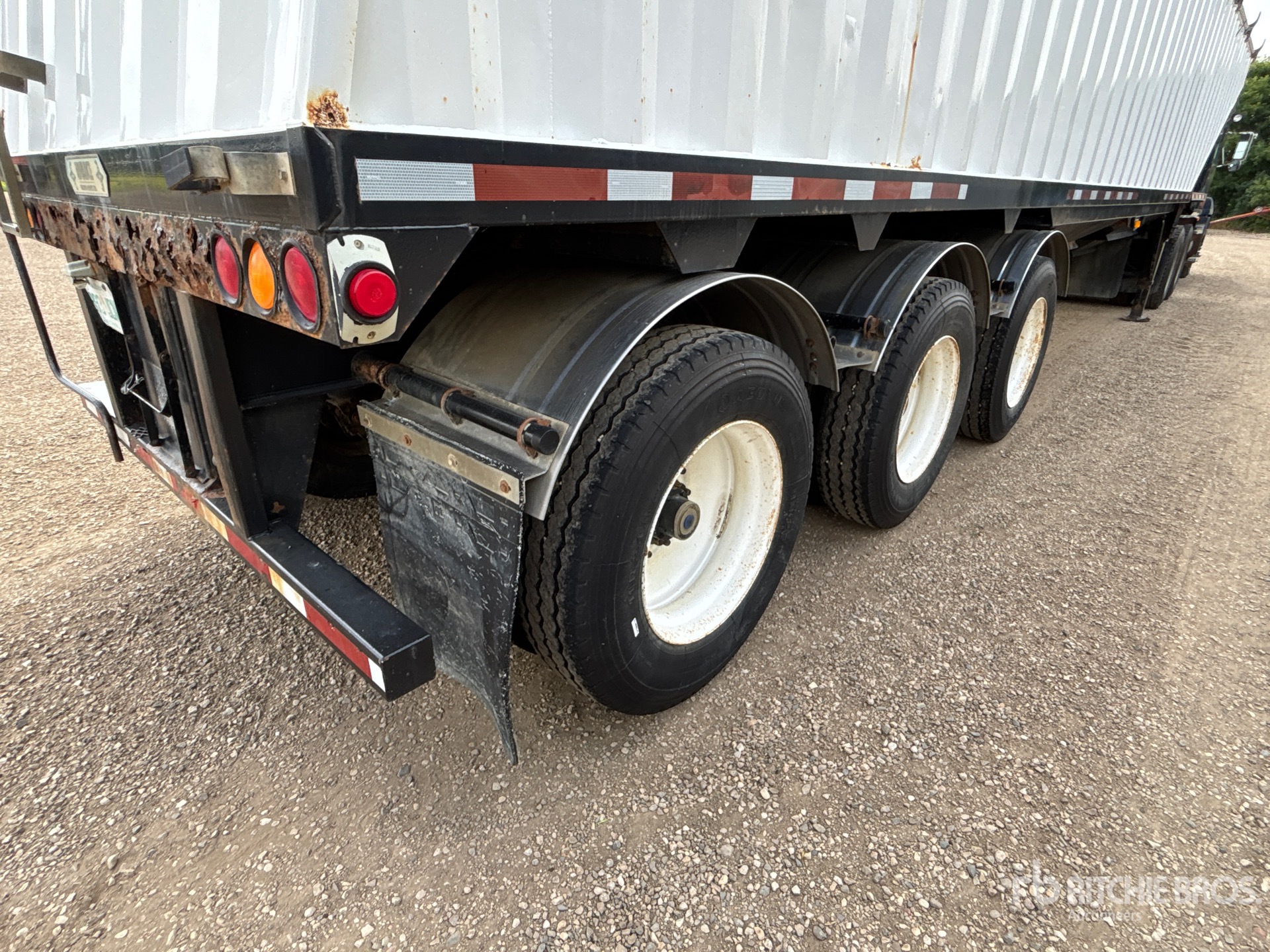 2001 Advance 42 FT TRI/A