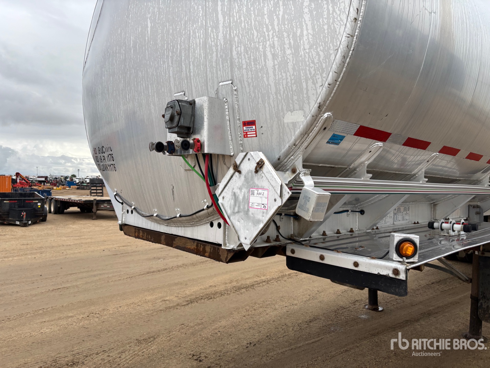 2007 Advance 9378 GAL SUPER B-TRAIN LEAD