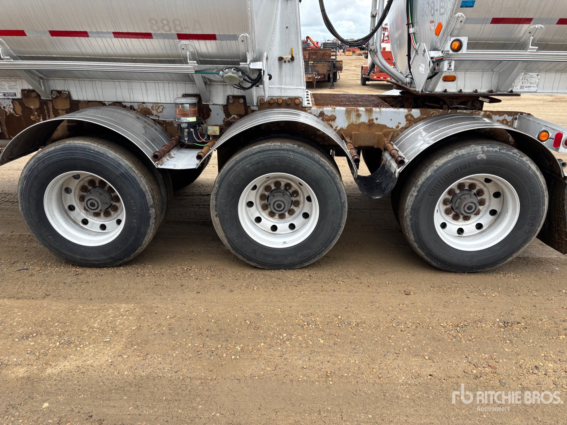 2007 Advance 9378 GAL SUPER B-TRAIN LEAD
