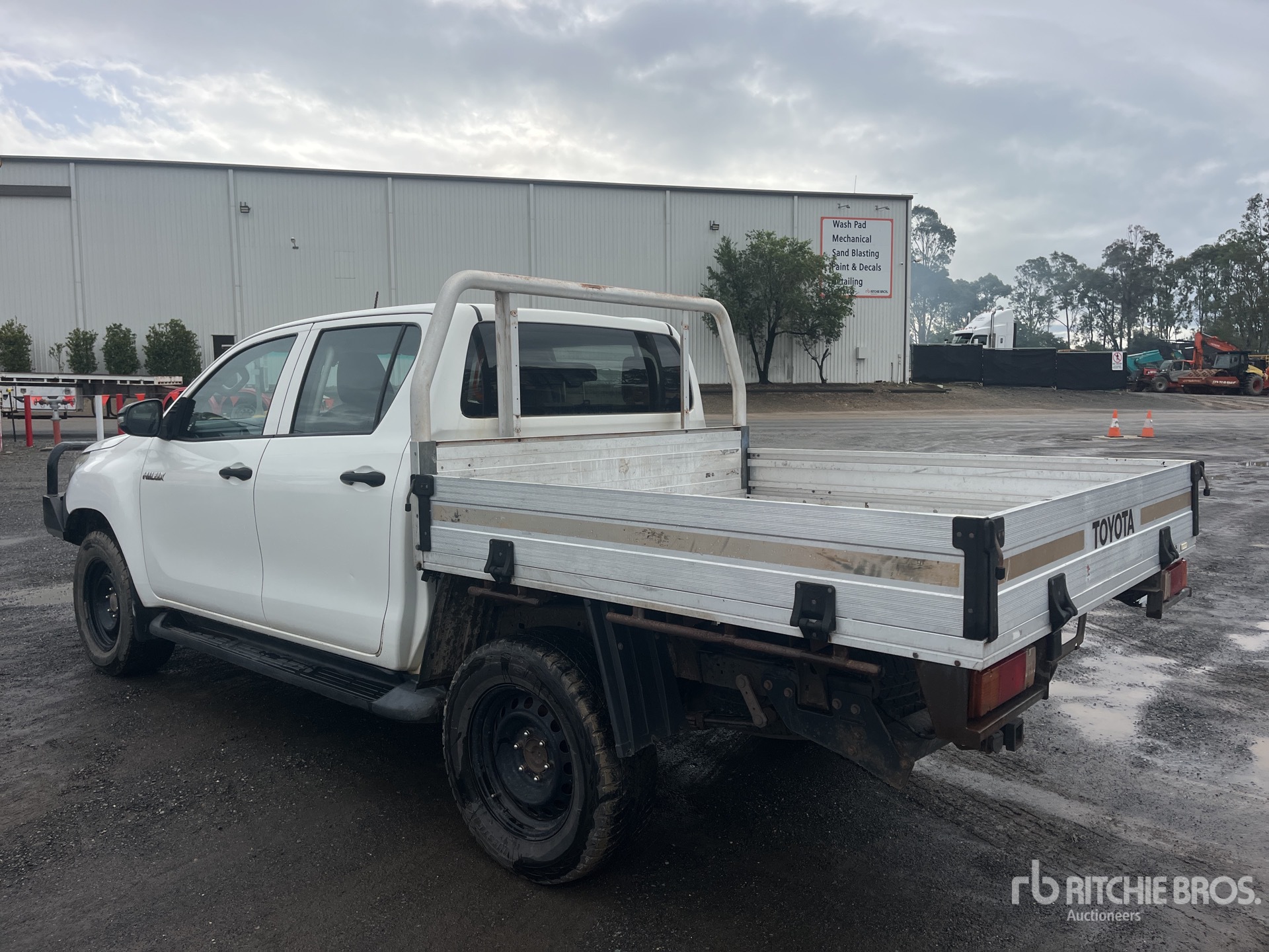 General Appearance with Picture, Right Rear Corner