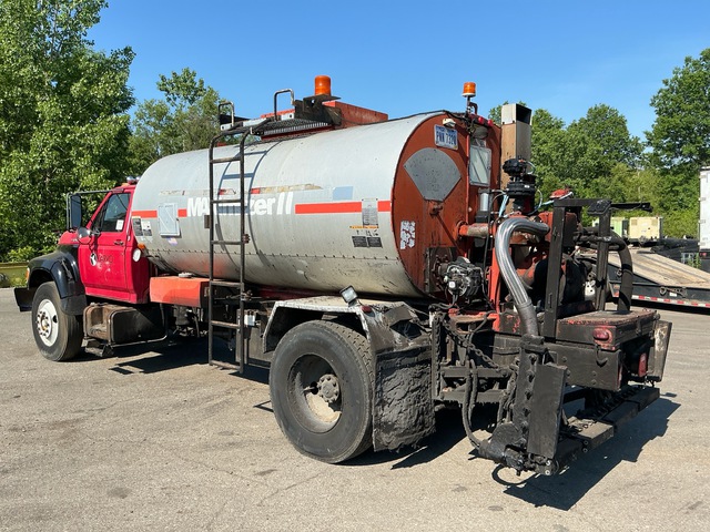 1998 Rosco 2000 gal on 1998 Ford F800 4x2 Asphalt Distributor Truck