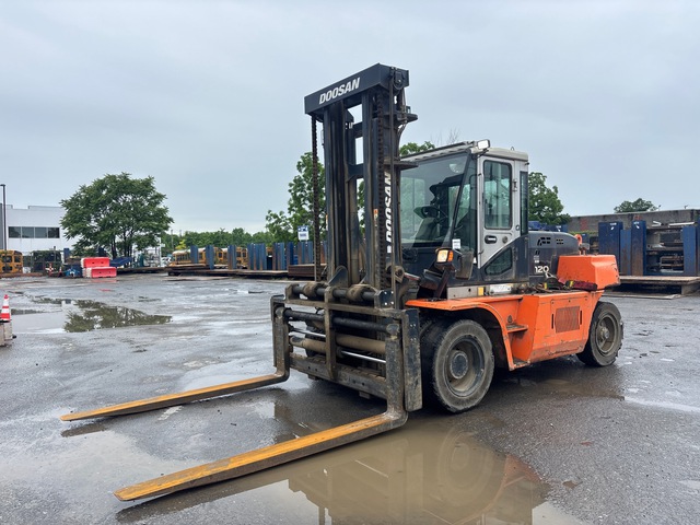 2016 (unverified) Doosan D120S-7 Pneumatic Tire Forklift