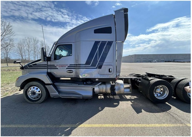 2025 Kenworth T680 T/A Day Cab Truck Tractor