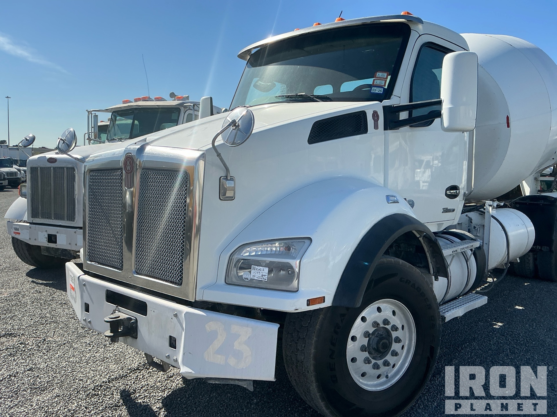 Photo of a 2022 Kenworth T880