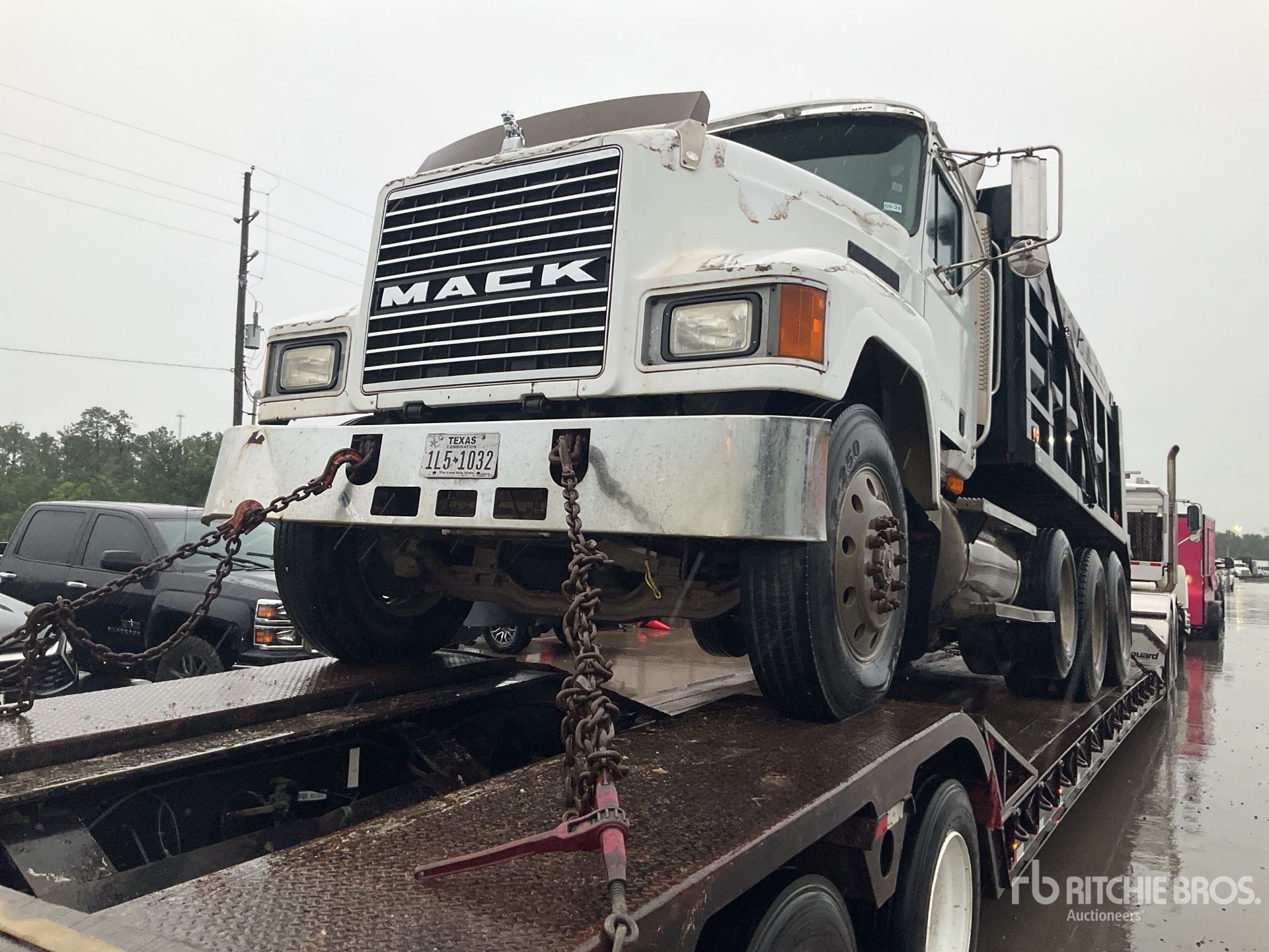 Photo of a 2000 Mack CH613