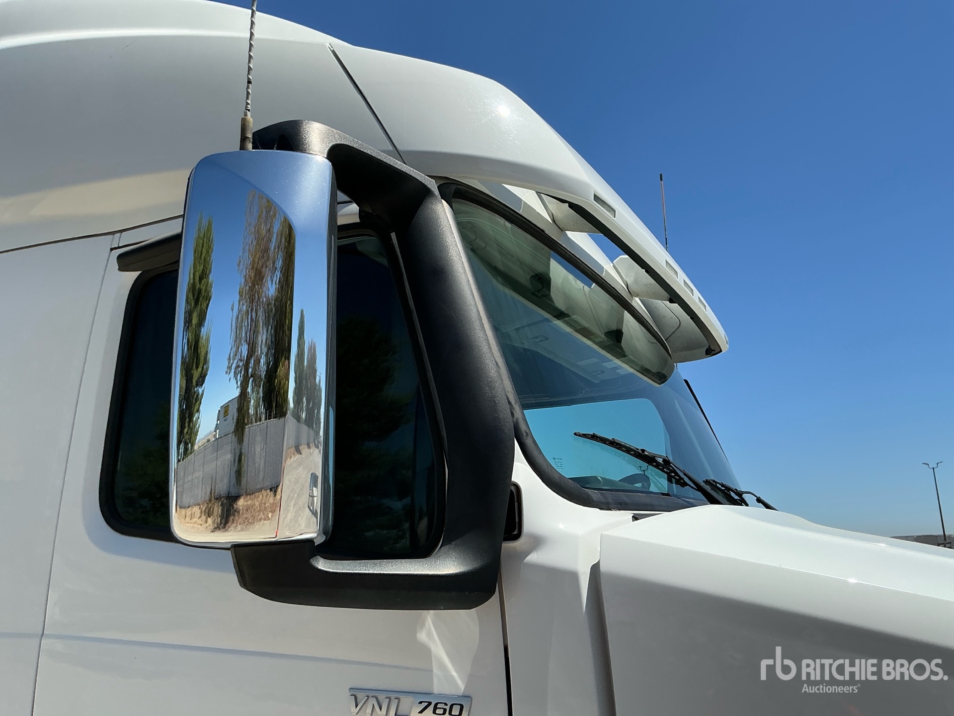 2023 Volvo VNL760