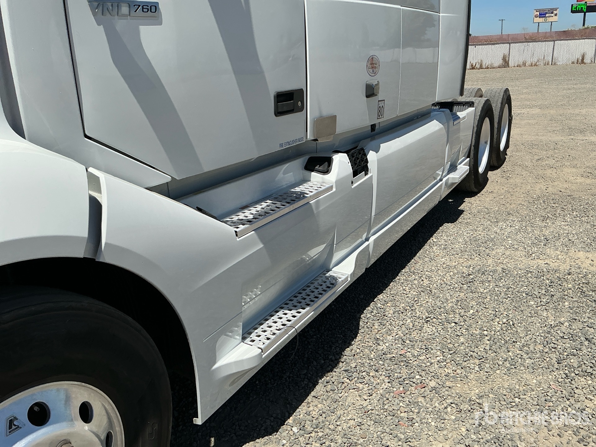 2023 Volvo VNL760