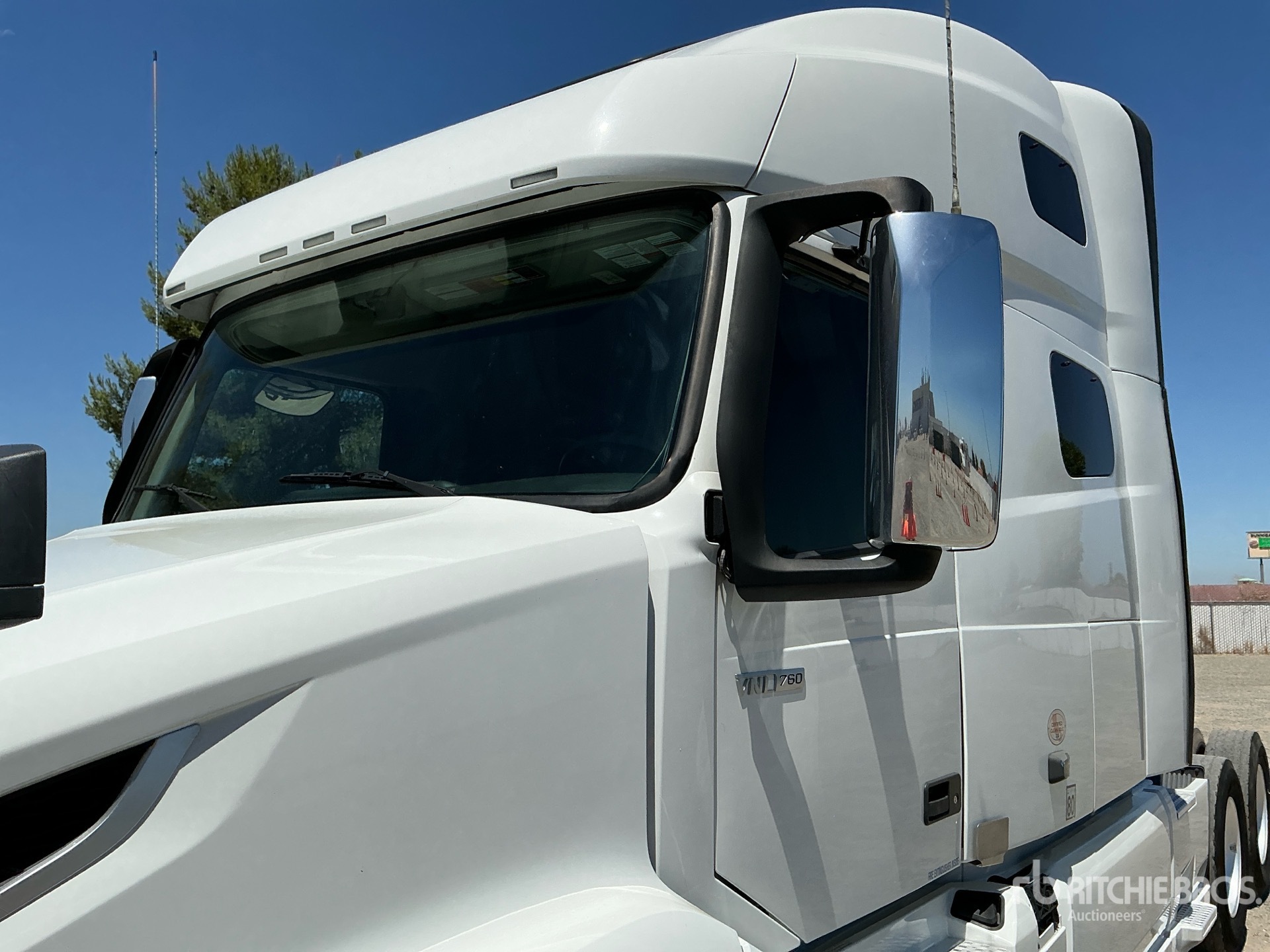 2023 Volvo VNL760