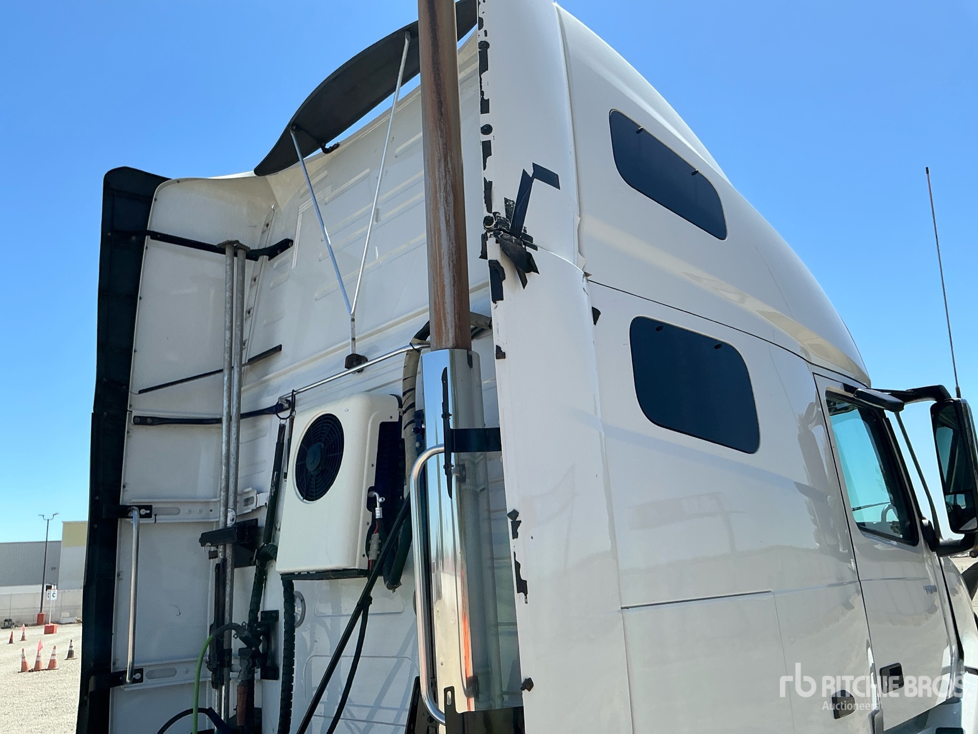 2023 Volvo VNL760