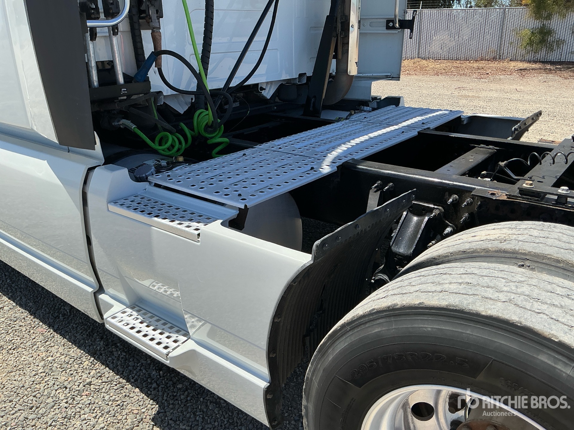 2023 Volvo VNL760