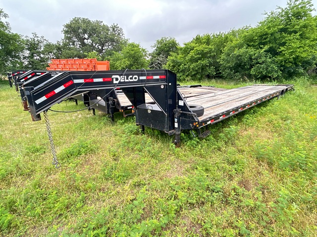 2023 Delco 40 ft T/A Gooseneck Equipment Trailer