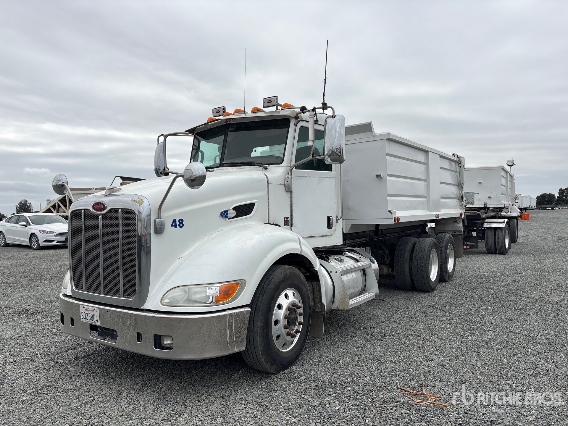 Photo of a 2013 Peterbilt 384