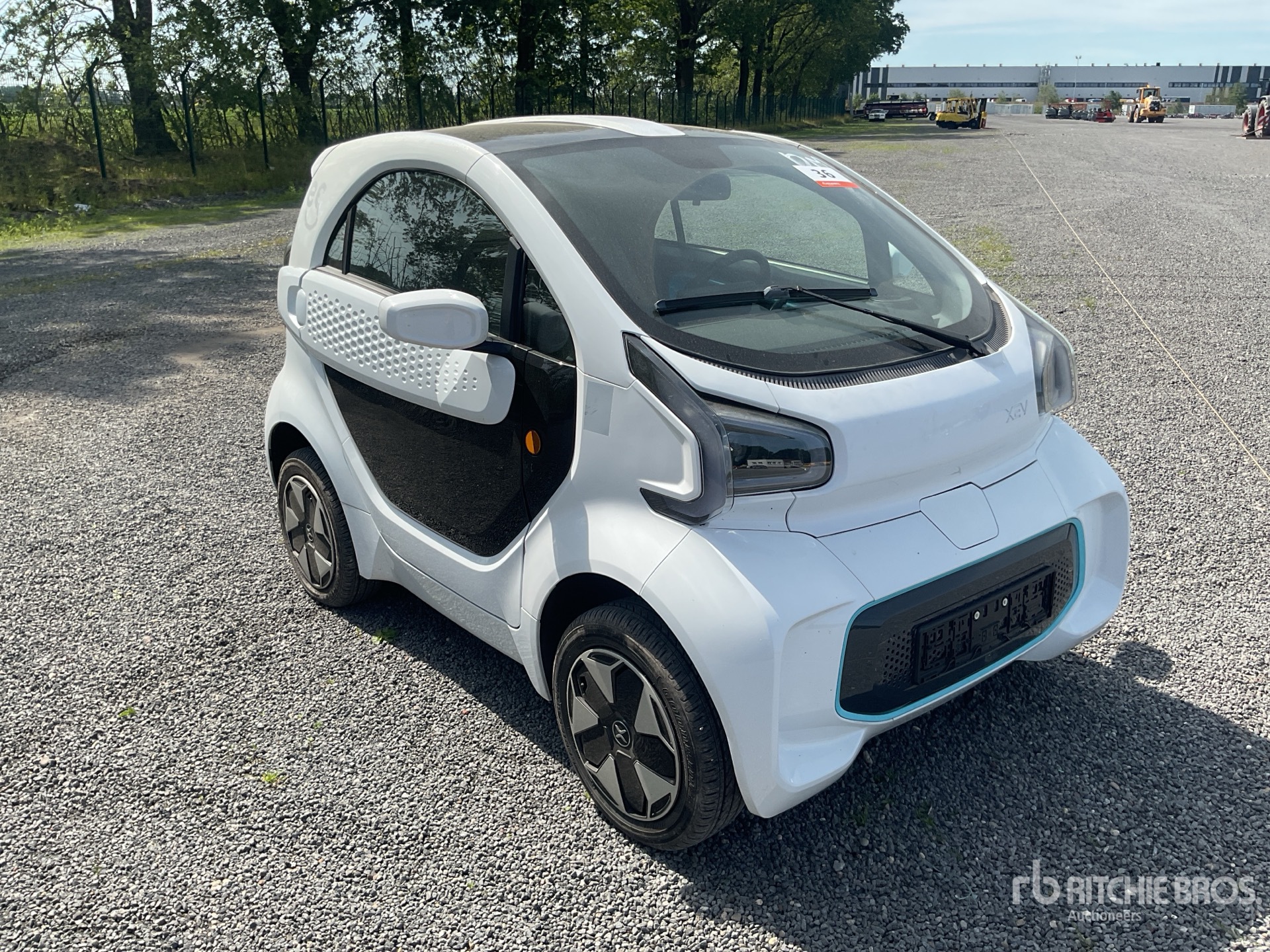 General Appearance with Picture, Right Front Corner