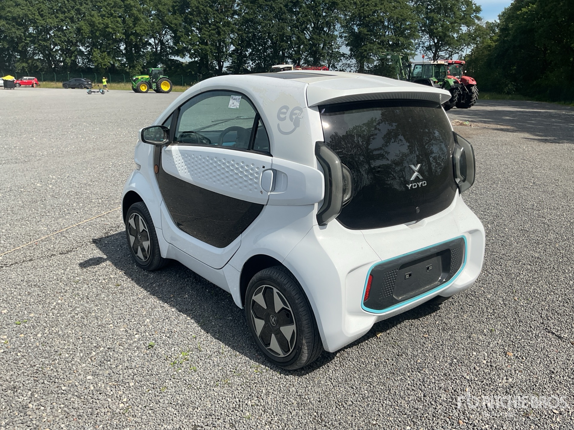 General Appearance with Picture, Left Rear Corner