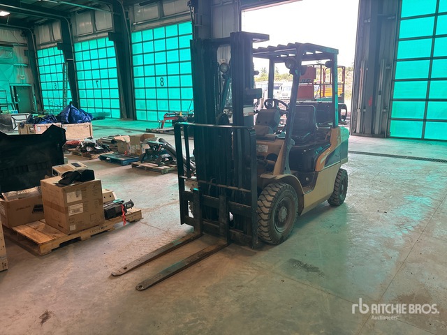 2005 Cat P5000 Pneumatic Tire Forklift