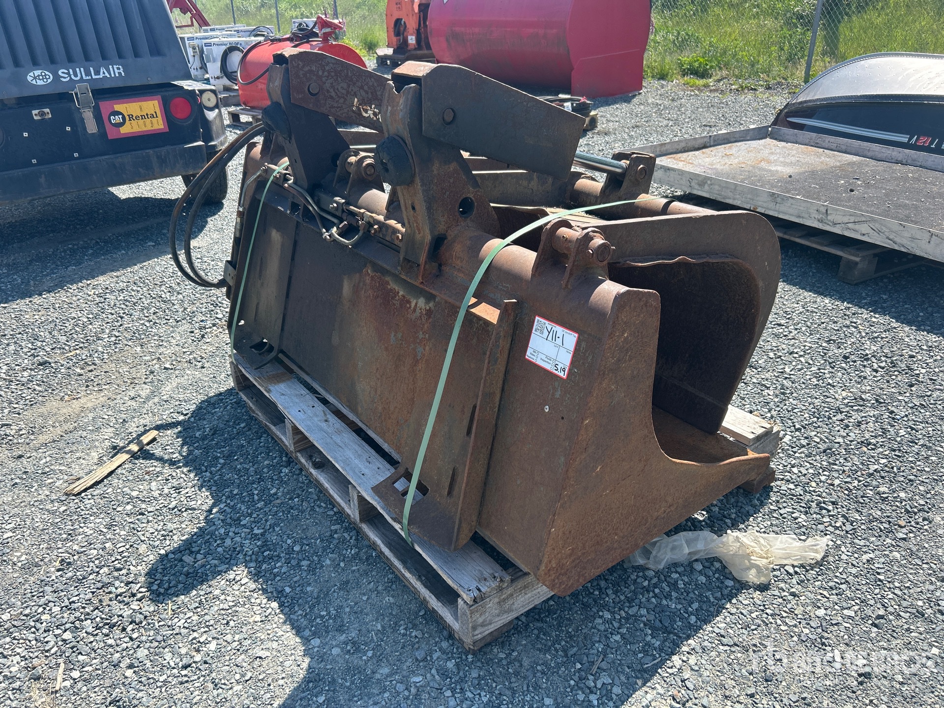 General Appearance with Picture, Left Rear Corner