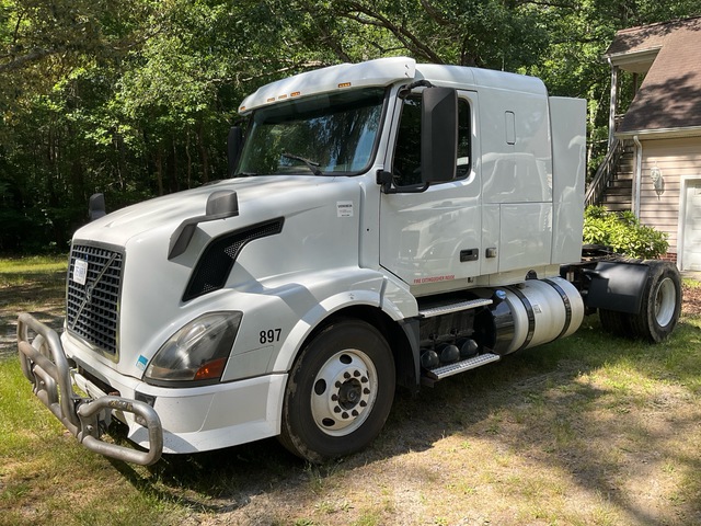 2015 Volvo VNL 4x2 S/A Sleeper Truck Tractor