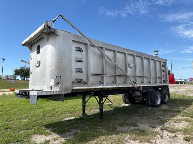 2004 East 28 ft 6 in T/A End Dump Trailer