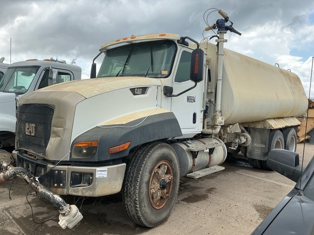 2013 Cat CT660S 6x4 Water Truck
