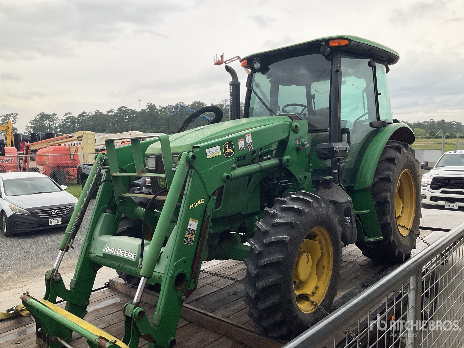 Photo of a 2016 John Deere 5100E
