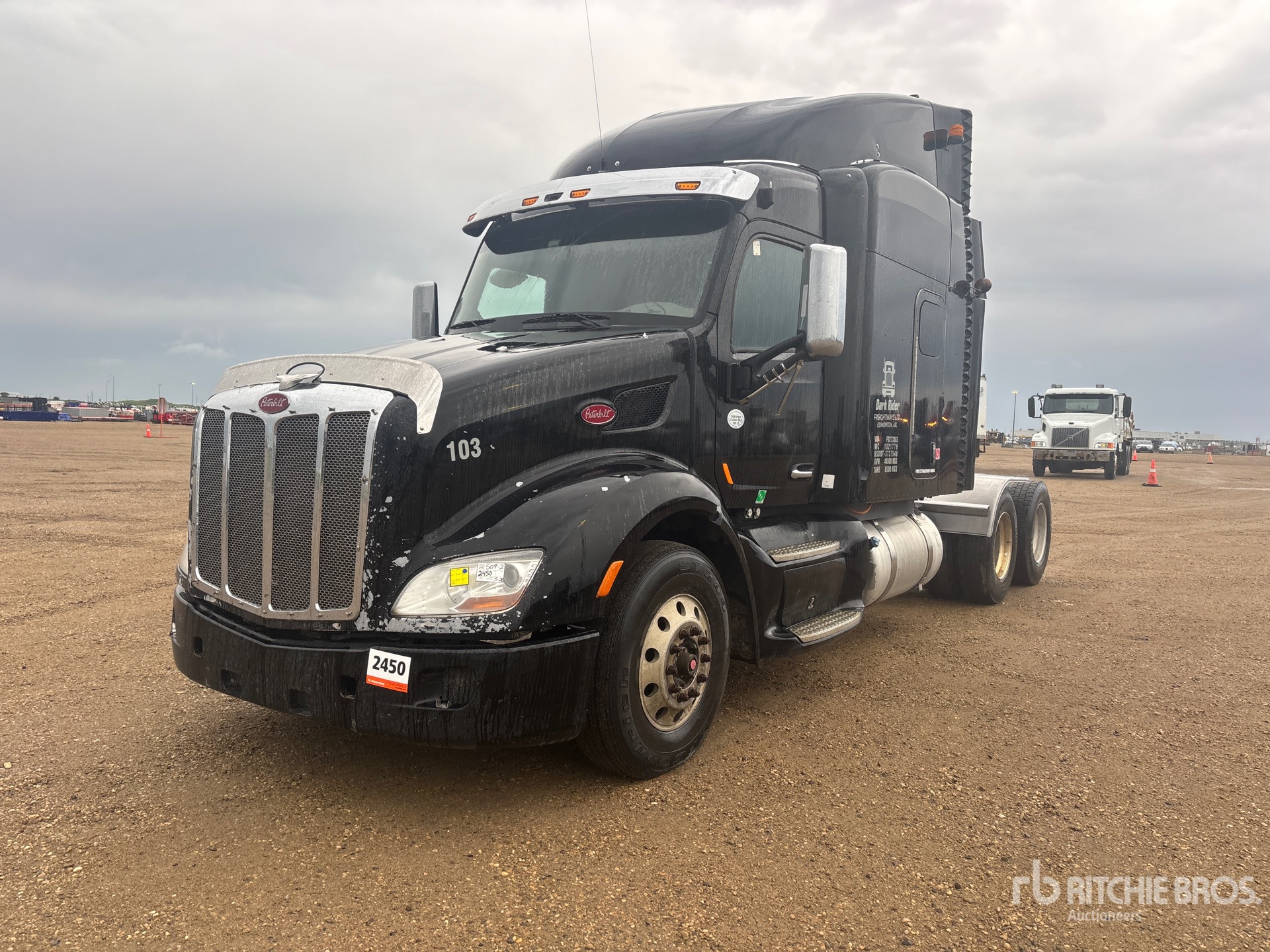 Photo of a 2015 Peterbilt 579