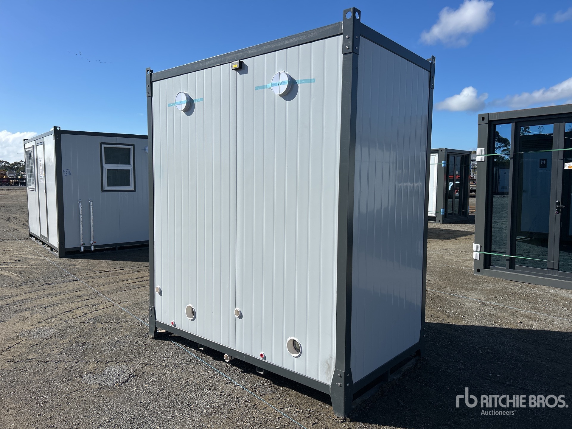 General Appearance with Bild, Ecke hinten rechts