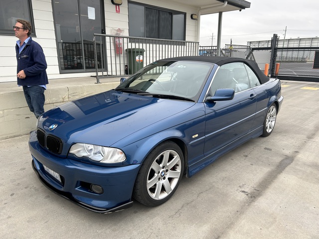 2000 BMW 330cl Automobile