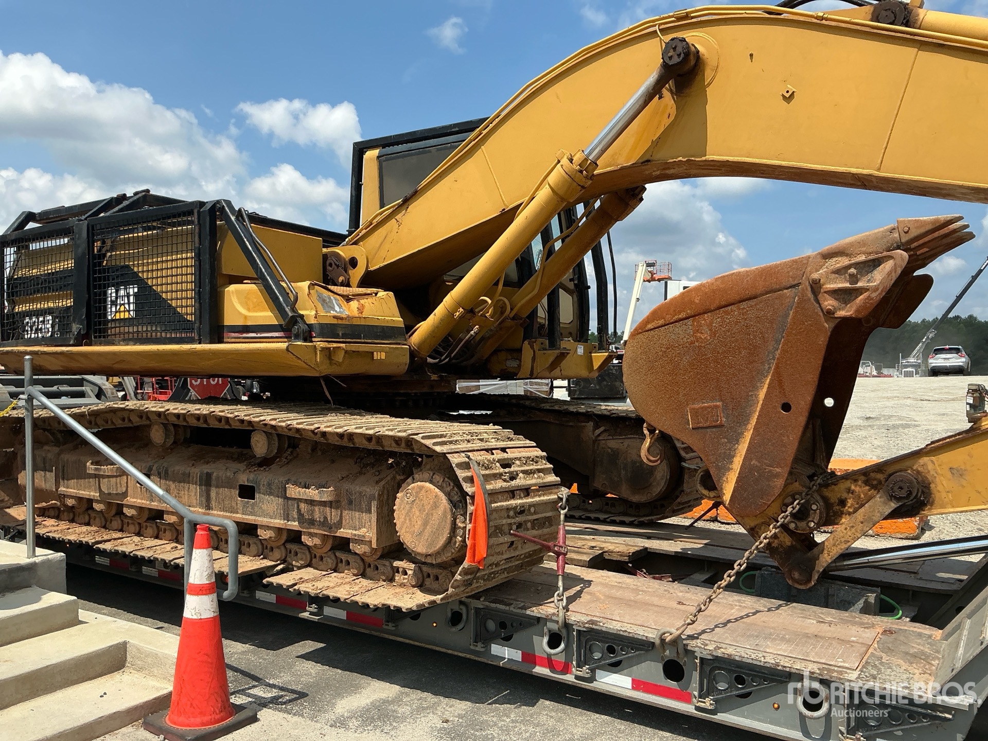 Photo of a 1997 Caterpillar 325B L