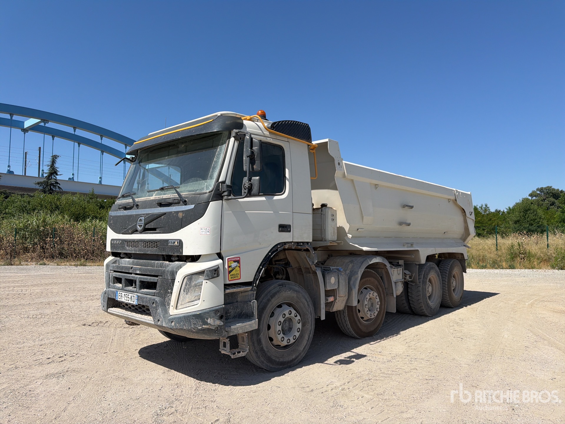 Photo of a 2017 Volvo FMX460