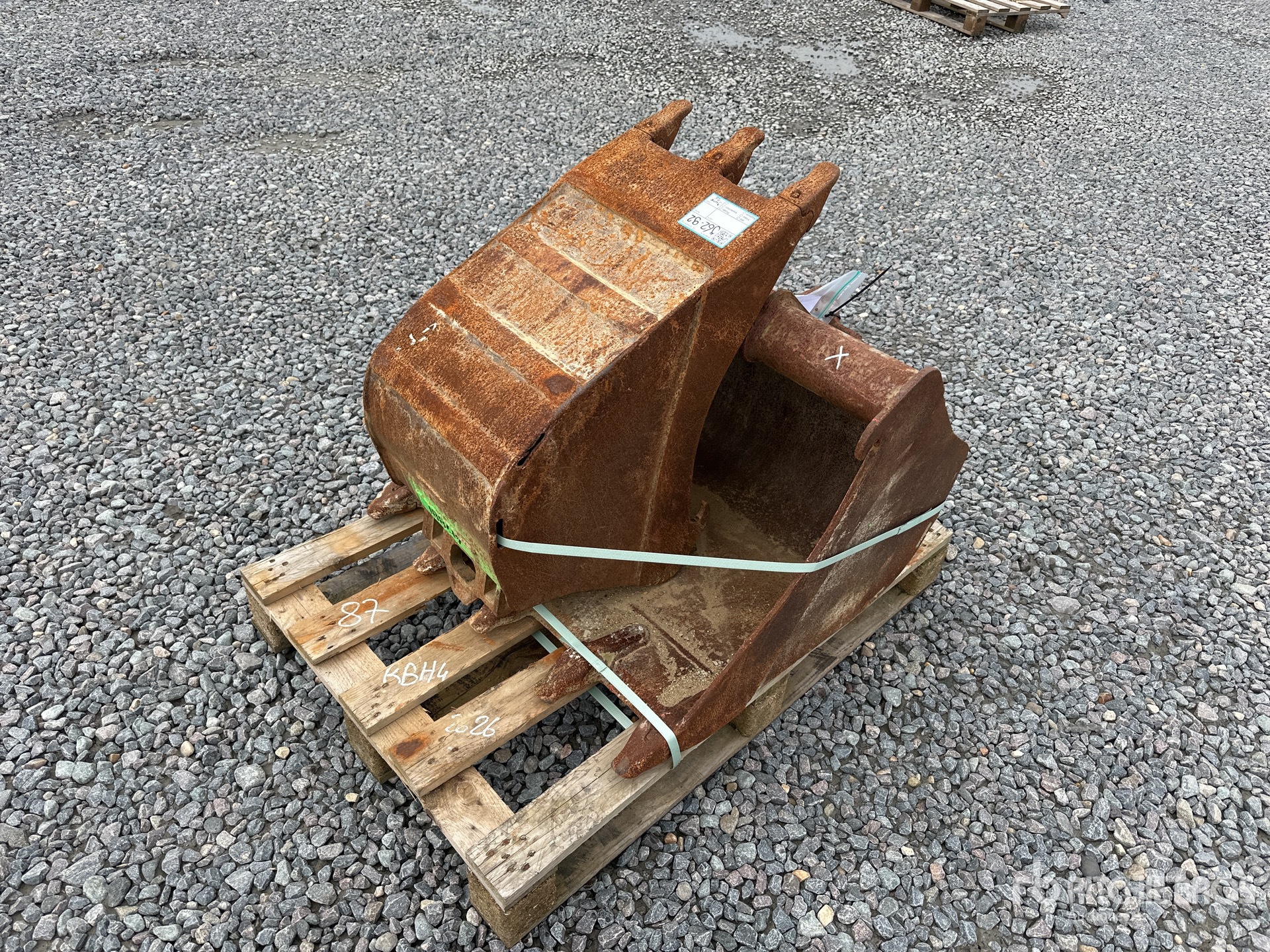 General Appearance with Picture, Left Rear Corner